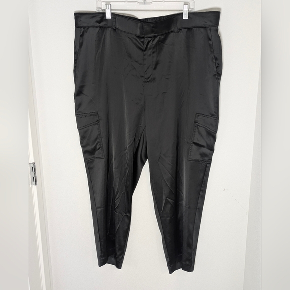 Torrid Women's Plus Size Relaxed Taper Satin Cargo Pant Size 20 Black Festival - Picture 4 of 12
